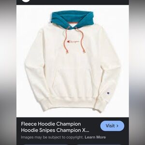 Champion off white Hoodie w Kelly green Hood & kangaroo pockets. Vintage XSmall